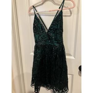 Lulu’s NWT emerald green sequence mini party dress